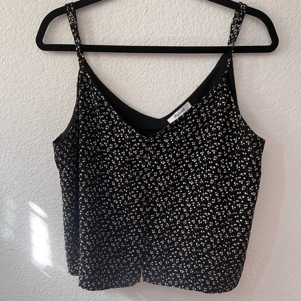 Madewell- cropped blouse with buttons down the front. Fits like a Medium